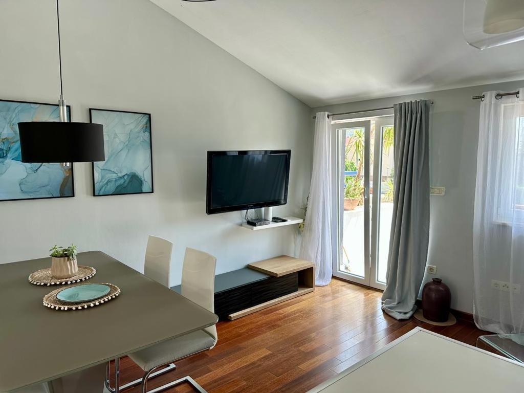 Deluxe Suites Mandic โอมิช ภายนอก รูปภาพ